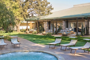Villa, 1 King Bed, Patio (Poolside)