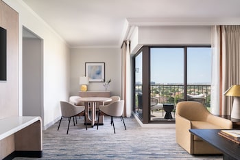 Premier Suite, 1 King Bed with Sofa bed, Golf View
