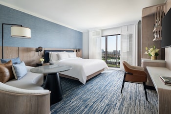 Room, 1 King Bed, Balcony, Corner (Corner)