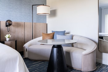 Deluxe Room, 1 King Bed, Balcony, Tower (Tower)