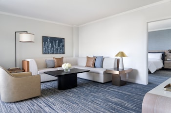 Premier Suite, 1 King Bed, Tower