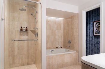 Room, 2 Queen Beds, Corner (Mobility Accessible, Roll-In Shower)
