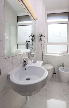 Standard Double Room, 1 Large Twin Bed