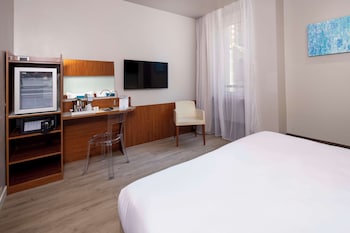 Standard Room, 1 Queen Bed