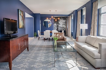 Executive Suite, 1 King Bed with Sofa bed