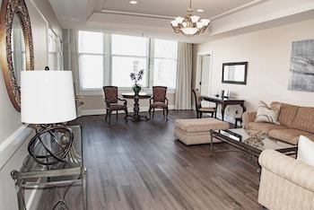 Grand Suite, 1 King Bed with Sofa Bed, Separate Living Room, City View, Jacuzzi Tub