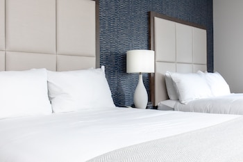 Deluxe Suite, 2 Queen Beds, City View (Separate Living/Dining, Shower only)