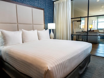 Deluxe City View Suite, 1 King Bed with Sofa Bed, Separate Living/Ding Area, Shower only