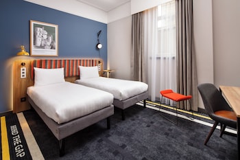 Room, 2 Twin Beds (The Duet)