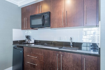 Standard Room, 1 Queen Bed, Kitchenette