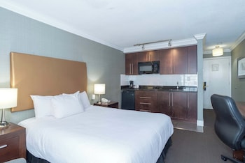 Standard Room, 1 Queen Bed, Kitchenette
