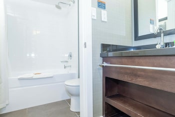 Standard Room, 1 Queen Bed, Kitchenette