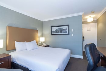 Standard Room, 1 Queen Bed