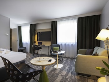 Suite, 1 Double Bed with Sofa bed, Mountain View
