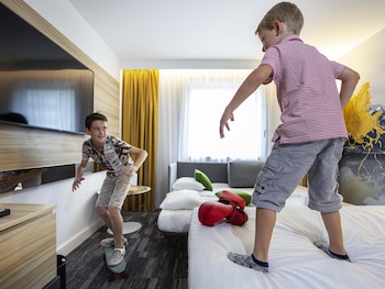 Family Room, Multiple Beds