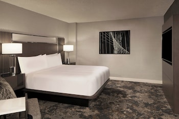 Room, 1 King Bed, Balcony, Corner (View)