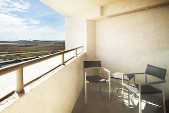 Room, 1 King Bed, Corner (Mobility Accessible, Tub)