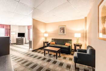 Standard Room, Multiple Beds, Non Smoking (2 Queen, 1 Person Sofa Bed)
