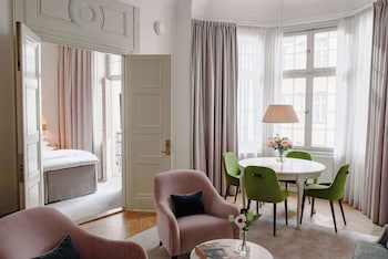 Courtyard Suite