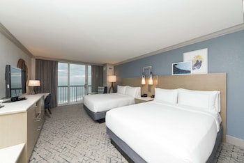 2 Queen Beds ocean front view
