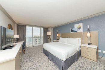 King Bed accessible ocean front view w/ roll-in shower