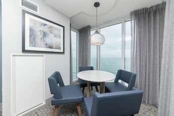 King Bed Junior Suite accessible ocean front w/ roll-in shower