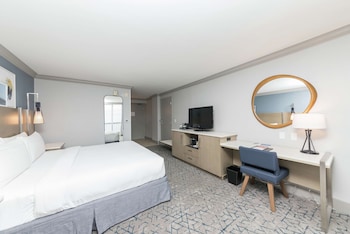 King Bed accessible ocean front view