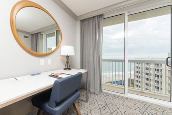 2 Queen Beds accessible coastal view w/ full sized balcony and roll-in shower