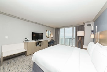 King Bed accessible ocean front view w/ roll-in shower