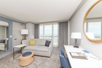 King Bed ocean front view w/ sofa bed