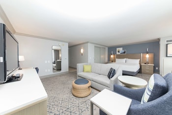 King Bed Junior Suite ocean front w/ sofa bed