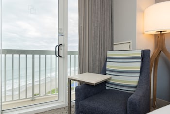 2 Queen Beds ocean front view