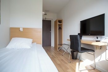 Standard Single Room, 1 Large Twin Bed (Including a light evening meal)