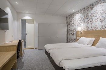 Family Quadruple Room, No Windows (Including a light evening meal)