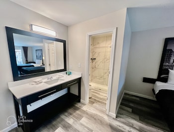Deluxe Room, 2 Queen Beds, Non Smoking