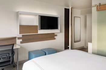 Standard Room, 1 Queen Bed, Accessible (Communications)