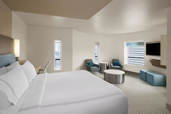 Suite, 1 King Bed (Walk-In Shower)