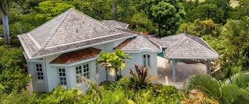 One Bedroom Mango Ridge Studio with Pool