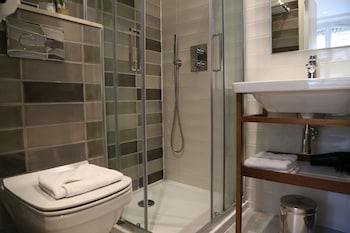 Double room with Arc de Triomphe view