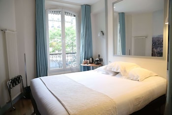 Double room with Arc de Triomphe view
