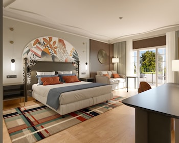 Panoramic Room, 1 King Bed (Top Floor, Grand Club Access)