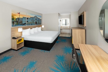 Standard Room, 1 King Bed