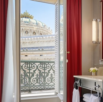 Classic Room, 1 King Bed, Balcony (Opera View)