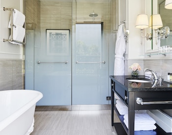 Junior Suite, 1 King Bed, Balcony