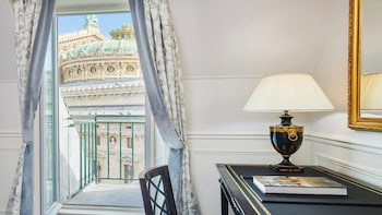 Suite, 1 Bedroom, Balcony (Opera View)