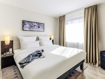 Privilege, Suite, 1 King Bed with Sofa bed