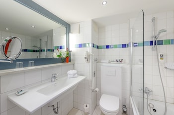 Privilege, Suite, 1 King Bed with Sofa bed