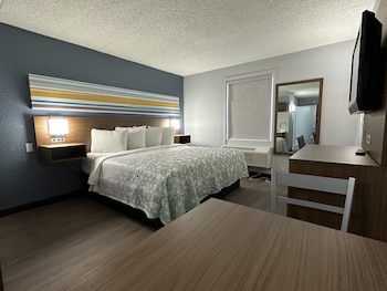 Studio, 1 King Bed, Non Smoking