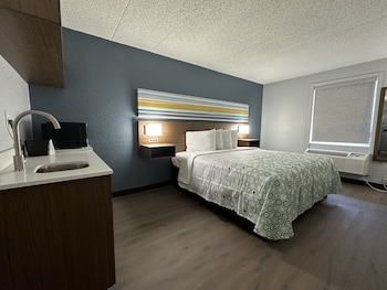 Studio, 1 King Bed, Non Smoking