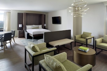 Suite, 1 Queen Bed, Corner